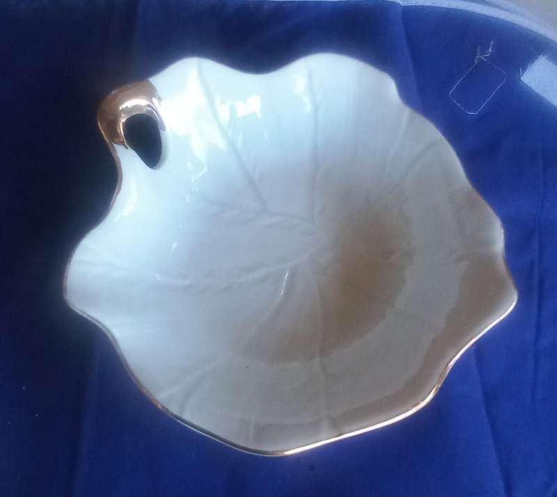 White and gold leaf bowl