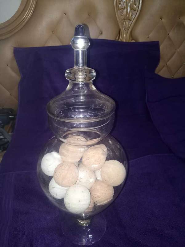 Wow  glass container with bath balls