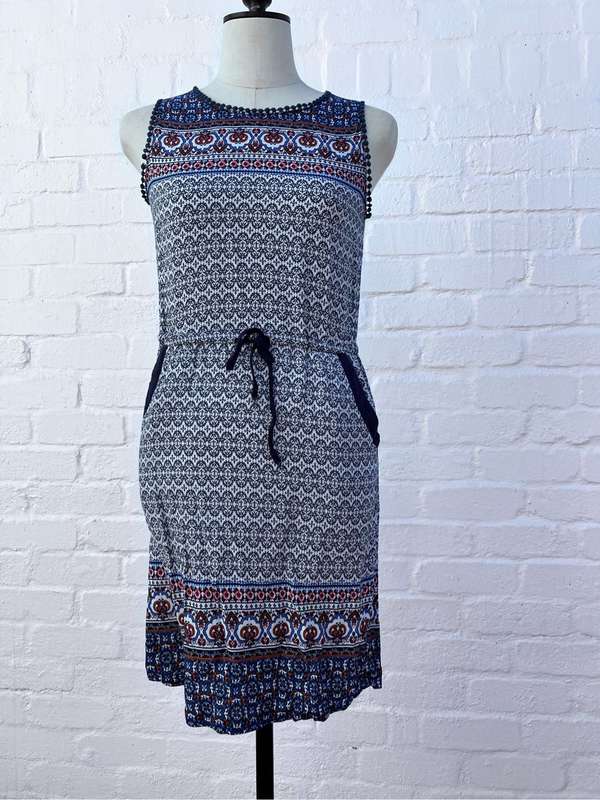 Cute cool blue-and-white dress with pockets - size 10