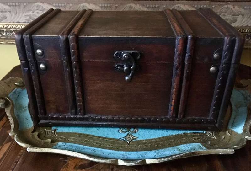 Vintage wooden jewellery box