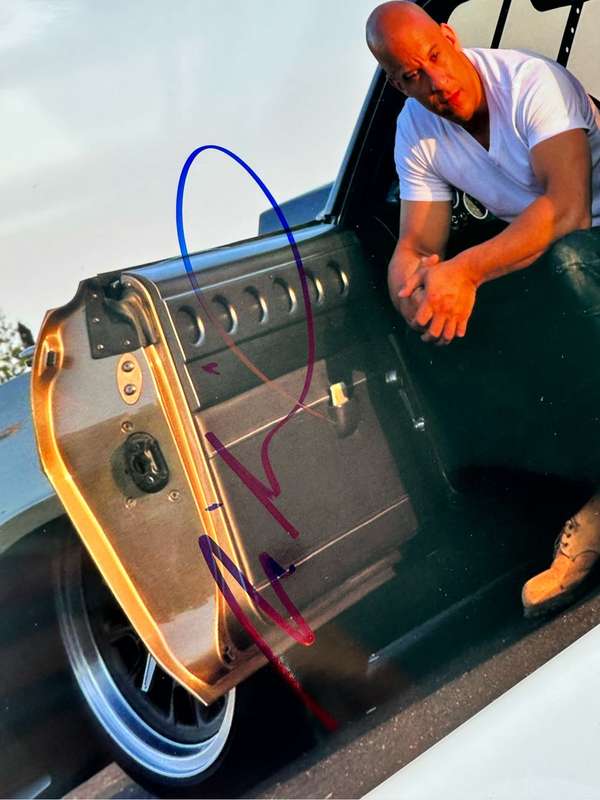 VIN DIESEL -  AUTHENTIC AUTOGRAPH - 100% ORIGINAL - WITHOUT COA