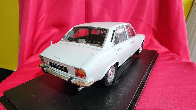 Peugeot 504 (Welly 1:18)