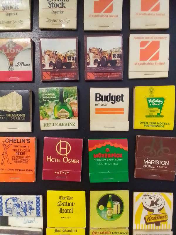MATCHES : COLLECTION OF VINTAGE FOLDING BOOKLET PACKS