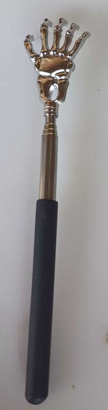 Telescopic back scratcher