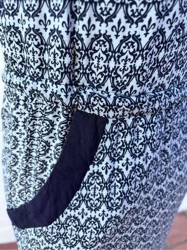 Cute cool blue-and-white dress with pockets - size 10