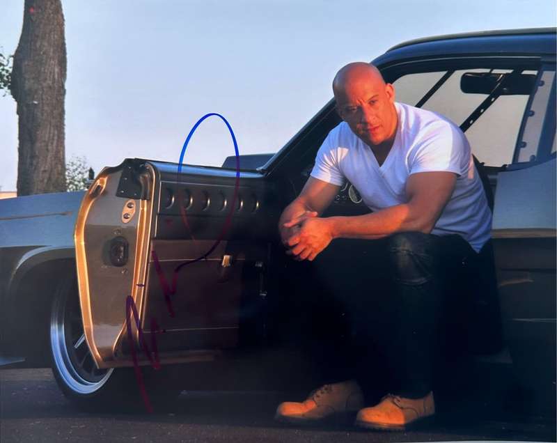 VIN DIESEL -  AUTHENTIC AUTOGRAPH - 100% ORIGINAL - WITHOUT COA