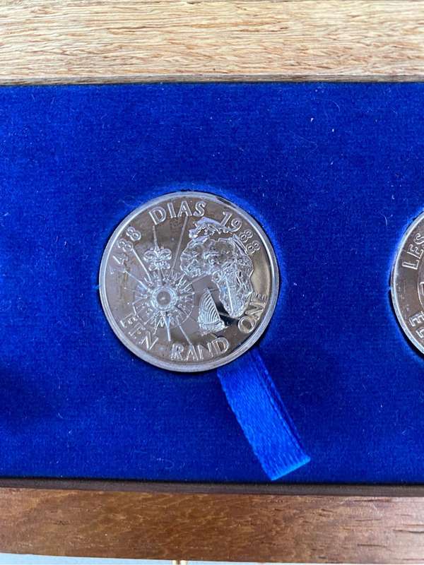 Bid per coin to take all - Very rare complete Proof R1 coin set not to be missed