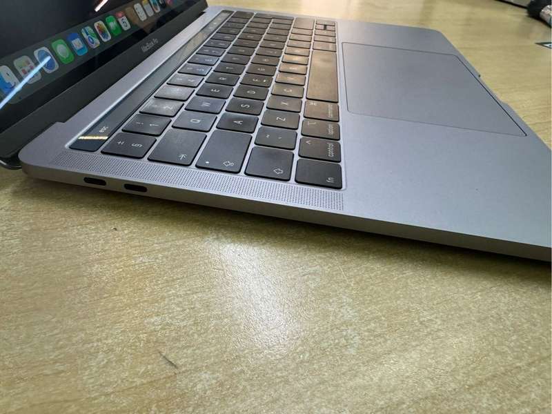 MacBook Pro (13-inch, 2019, Two Thunderbolt 3 ports) i5 |  8GB | 512GB Mac SSD Touchbar - A/B -Grade