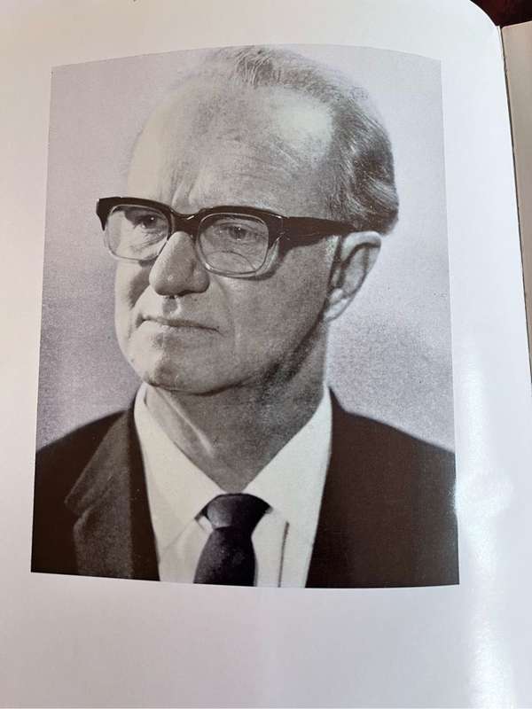Mens en Gemeenskap - Huldigingsbundel vir prof. dr. G. Cronjé