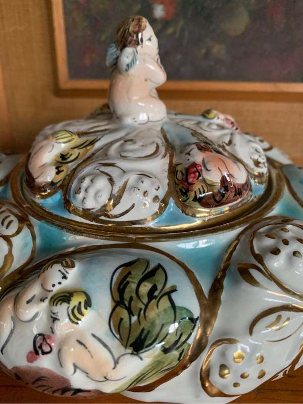 Capodimonte lidded cherub bowl