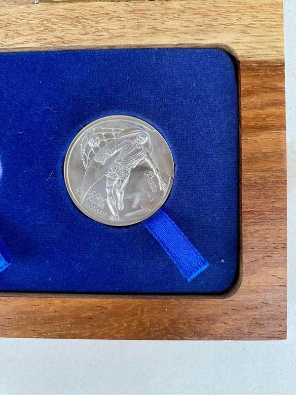 Bid per coin to take all - Very rare complete Proof R1 coin set not to be missed