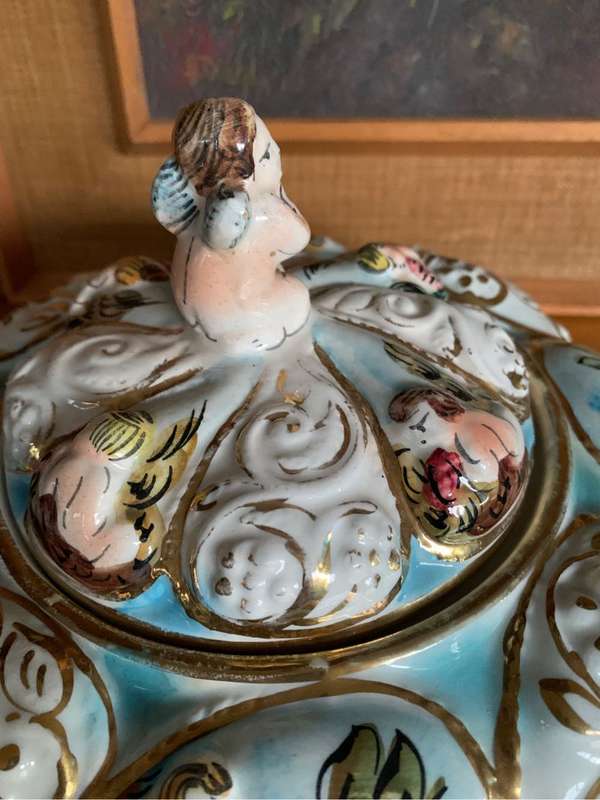Capodimonte lidded cherub bowl