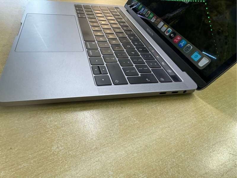MacBook Pro (13-inch, 2019, Two Thunderbolt 3 ports) i5 |  8GB | 512GB Mac SSD Touchbar - A/B -Grade