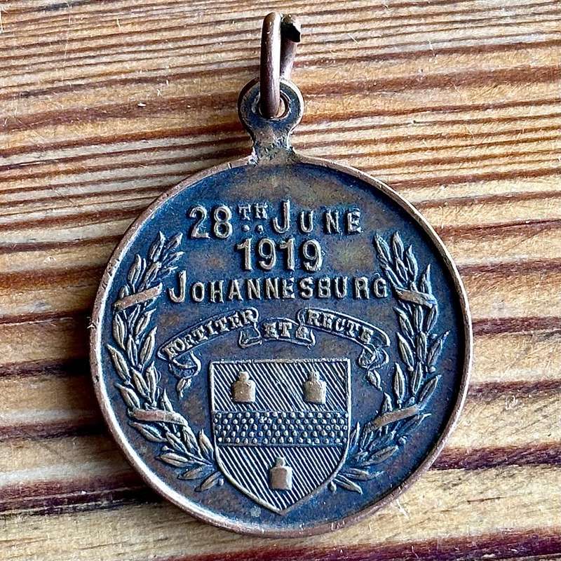 To commemorate the conclusion of the Great War - 1914 to 1919 - Peace with honour medal (JHB)