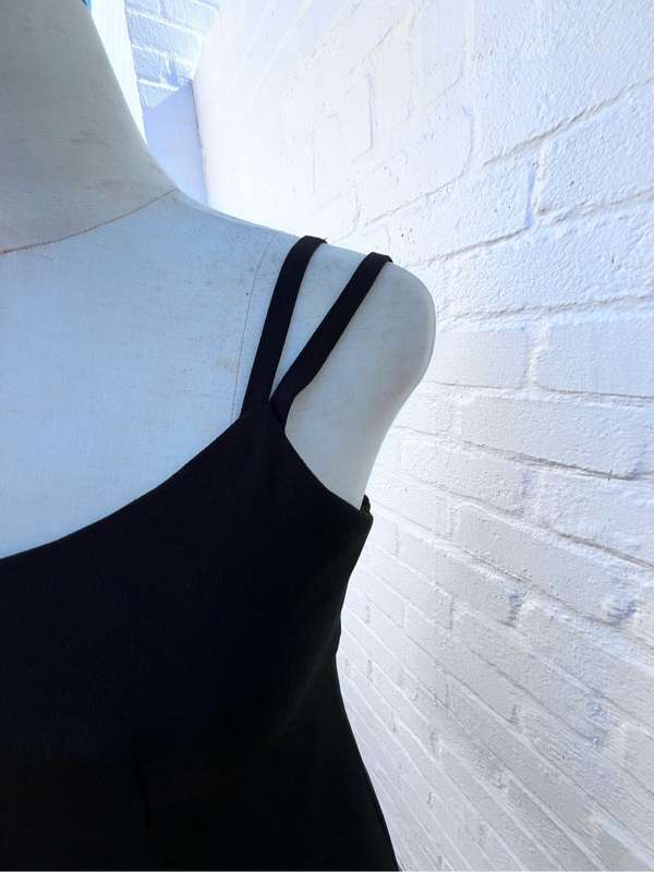Pretty short black cocktail dress lined (small)