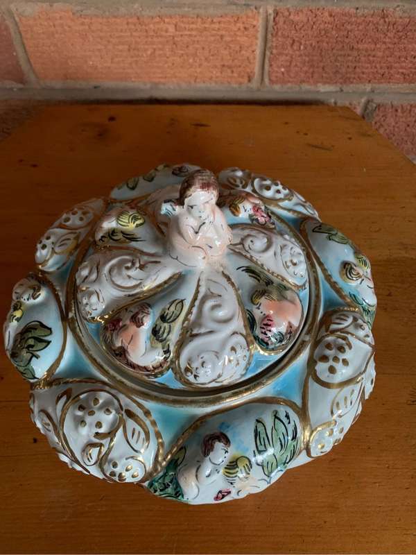 Capodimonte lidded cherub bowl
