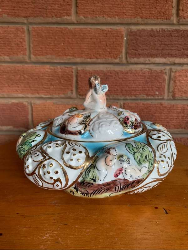 Capodimonte lidded cherub bowl