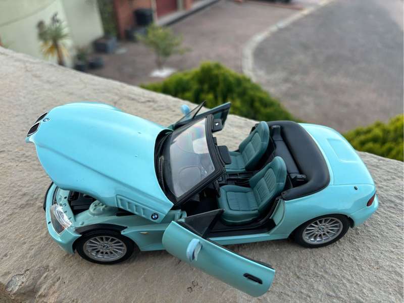 1999 BMW Z3 E36/7 ROADSTER 2.8 MINT GREEN UT MODELS 1/18 Diecast model