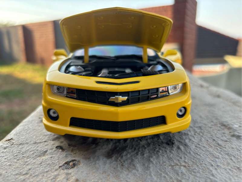 2010 1/18 Chevrolet Camaro Yellow Diecast model