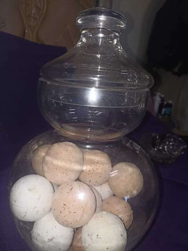 Wow  glass container with bath balls