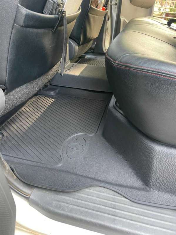 Toyota Hilux D4D DC 2005-2015 Heavy Duty Moulded Mats