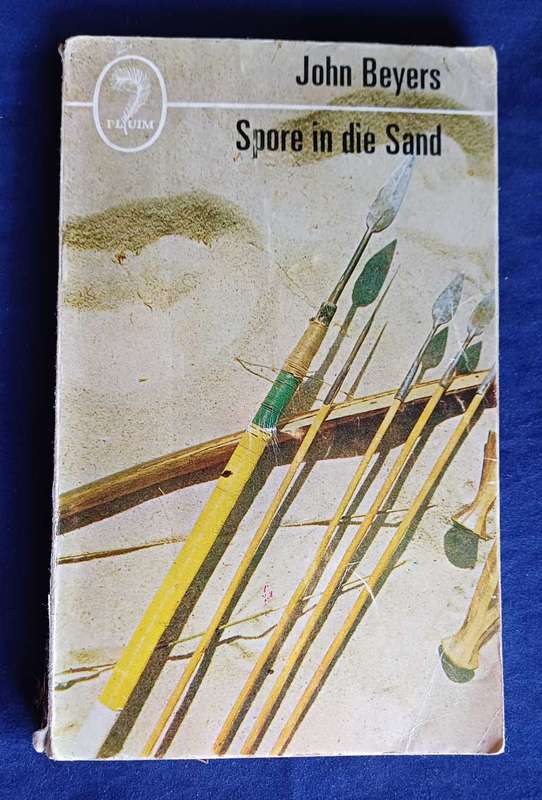 Spore in die sand deur John Beyers (Pluim)
