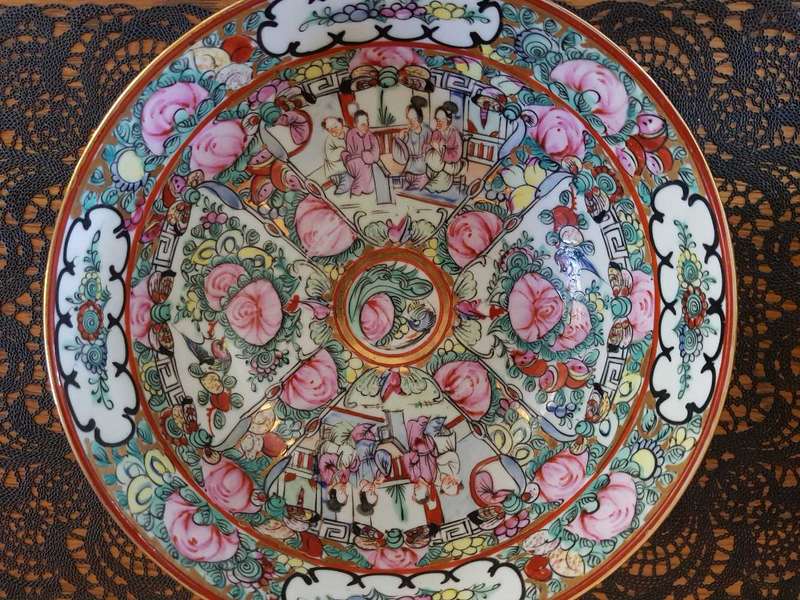 Early 19th Century Rose Medallion, Qing Dynasty, Decorative Chinese Bowl.