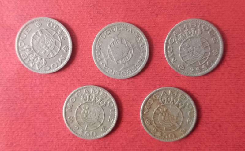 MOZAMBIQUE $2.50 X5 COINS