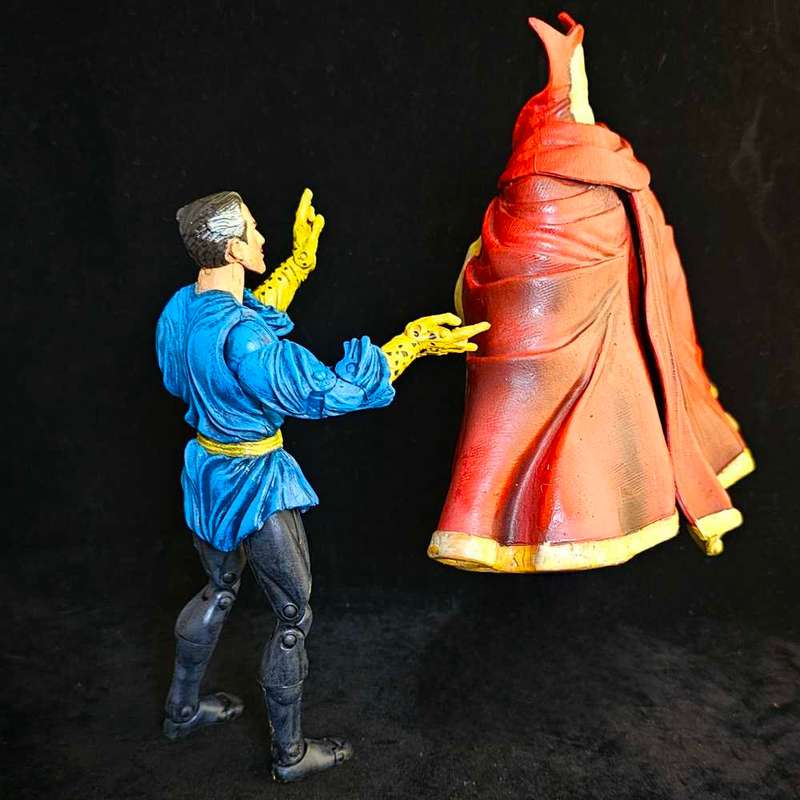 ToyBiz Marvel Legends Doctor Strange