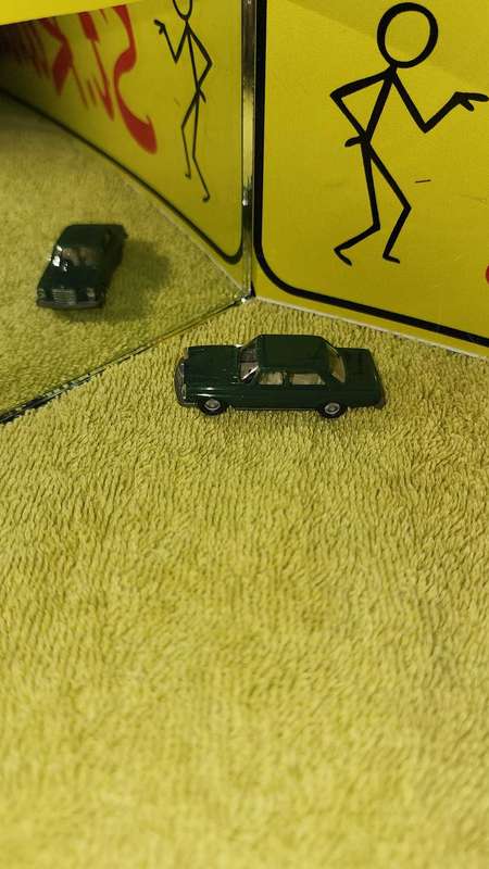 Older Mercedes Benz 200 by Wiking