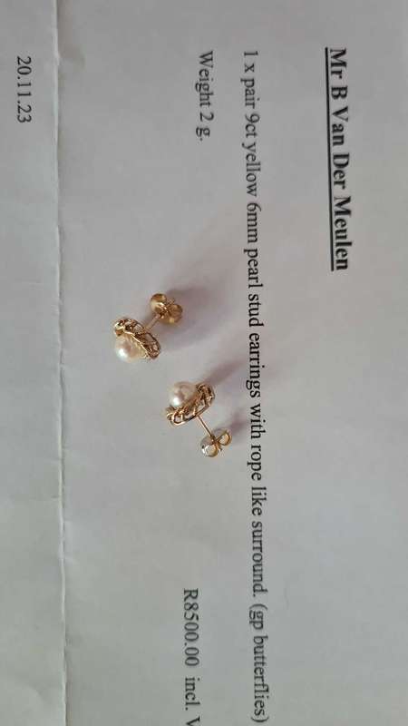 Pearl stud earrings with rope like surround
