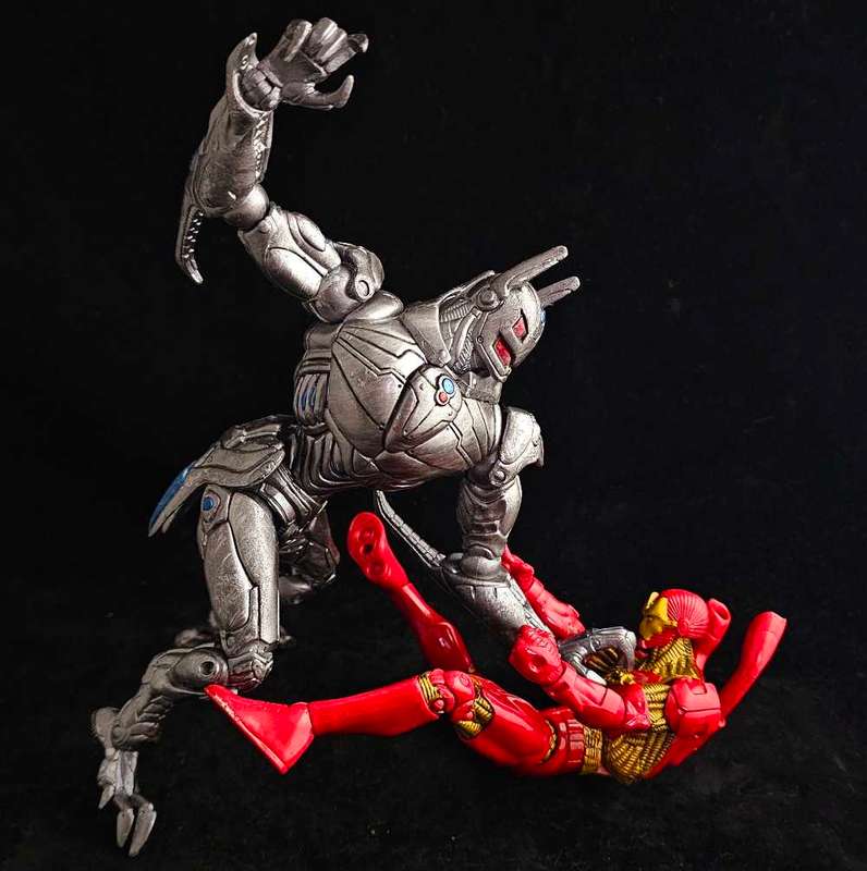 ToyBiz Marvel Legends Ultron