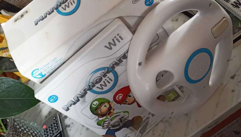 Mario Kart Wii with box and Wheel (PAL)