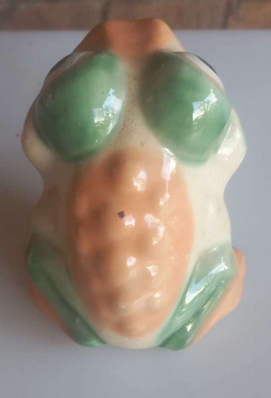 Widemouth frog figurine