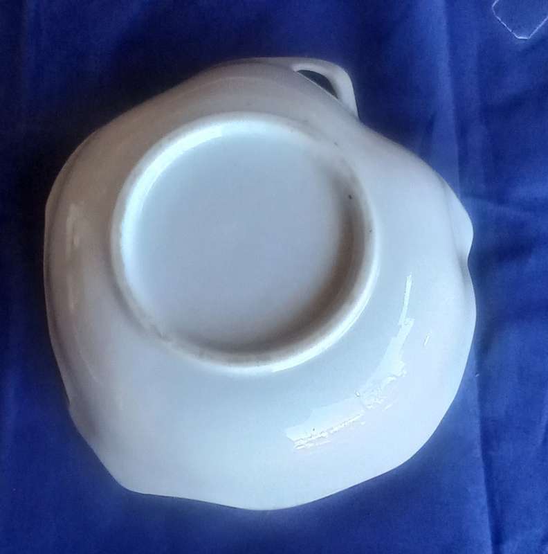 White and gold leaf bowl