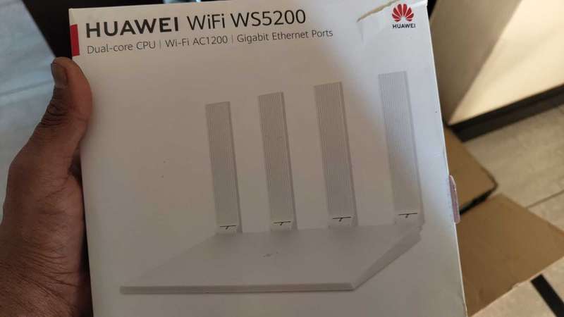 Huawei WiFi Router and Extender WS5200