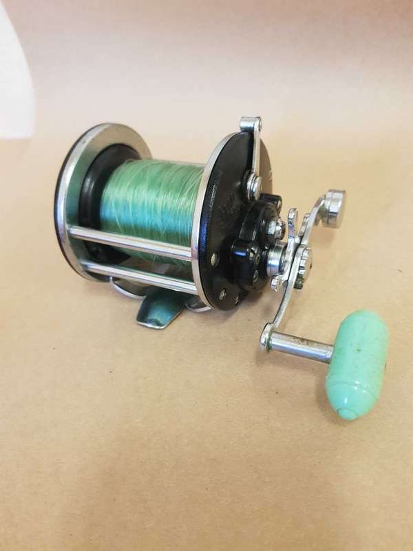 Penn 160. Backelite spool.