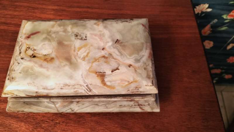 Large Onyx Jewellery Box with Fish Shaped Feet