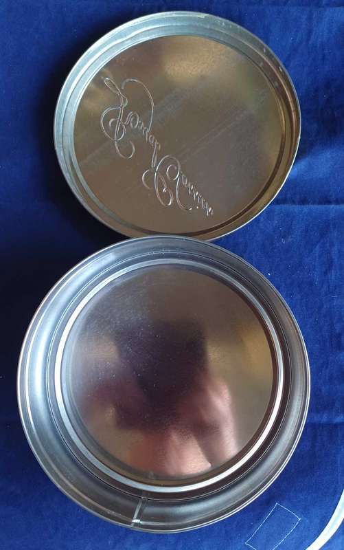Royal classics tin