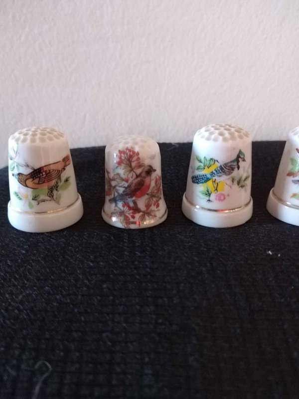 5 Thimbles with birds
