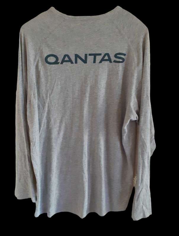 Qantas Long Sleeve T Shirt Size L