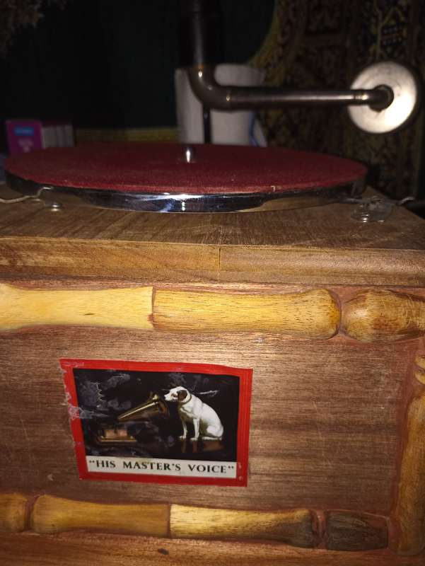 His Master`s Voice gramophone