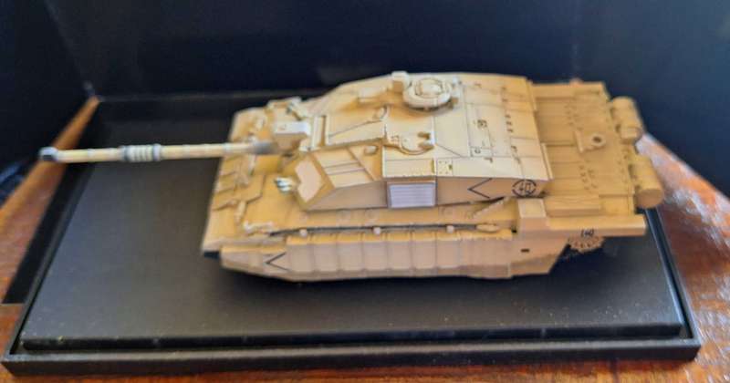 Dragon Armour 60044 challenger 2 with up grade Armour Tank