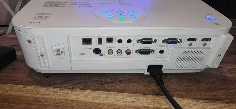 NEC projector m322x