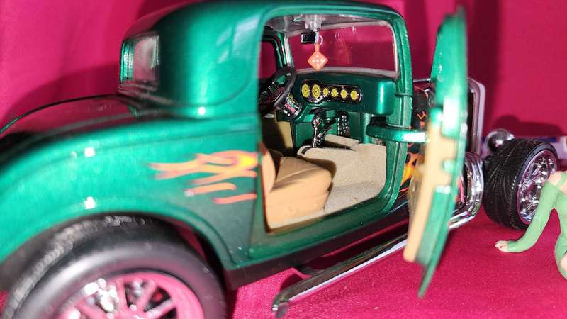 Hot / Street Rod (1:18)