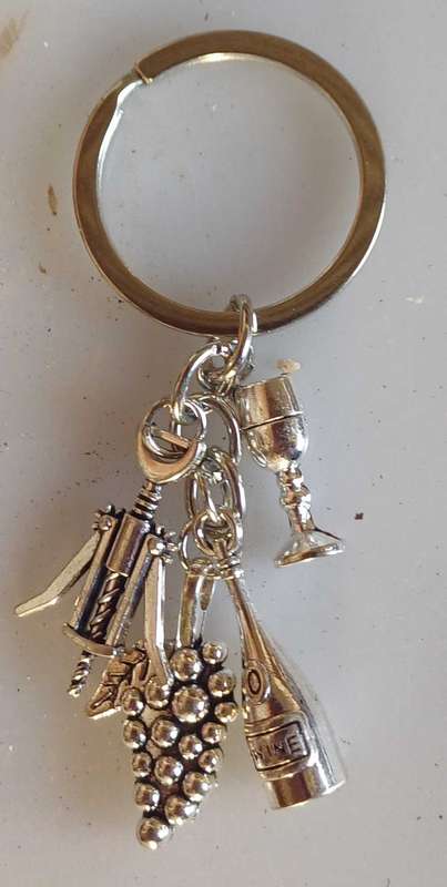 Wine keyring