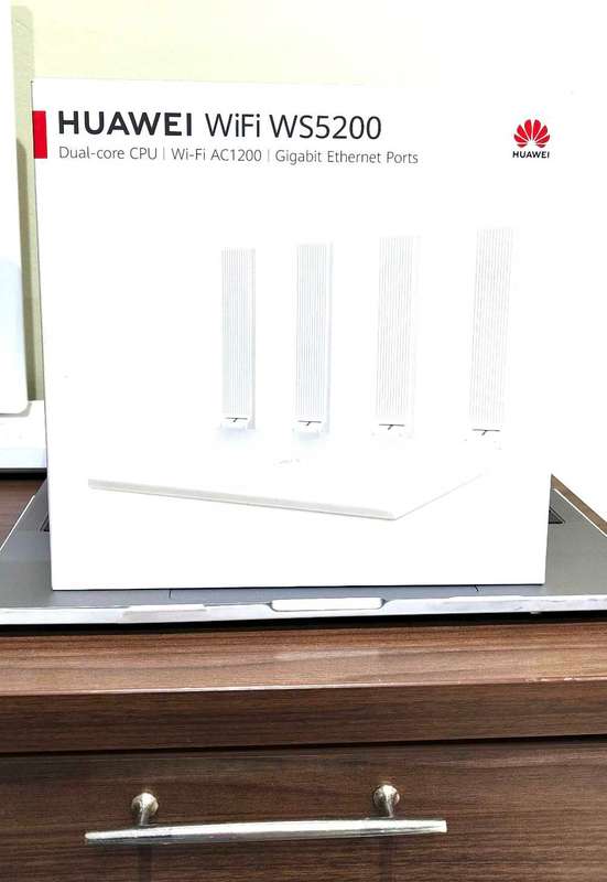 Huawei WiFi Router and Extender WS5200