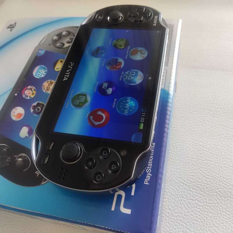 Sony Ps Vita Oled PCH 1003 Black Ops wi fi bundle