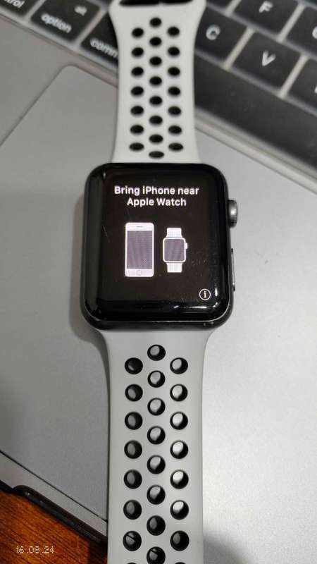 Apple Watch series 7000(1st gen) 42mm Space grey (Pre owned)