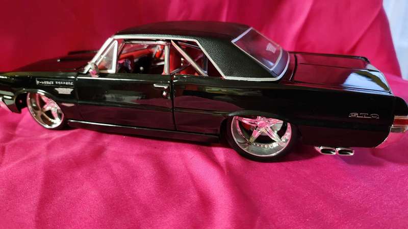 Pontiac GTO ( Corvette Engine ) 1:18